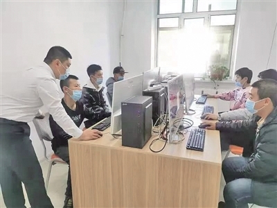 牙克石市舉辦殘疾人電子商務(wù)培訓(xùn)班，助力數(shù)字技能提升與技術(shù)服務(wù)融合